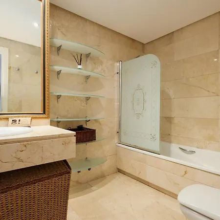 Ground Floor With Terrace And Pool In Puerto Banus, Marbella